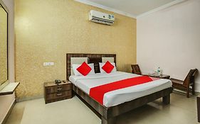Hotel O Royal